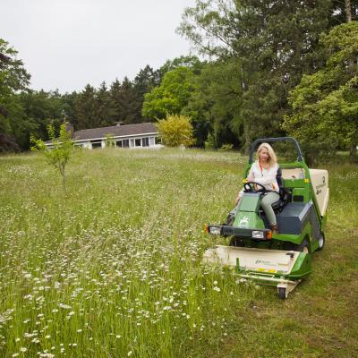 Tracteur-tondeuse pour les grandes superficies