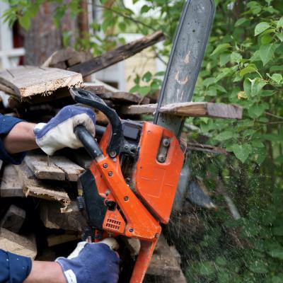 Tronçonneuse pour couper du bois